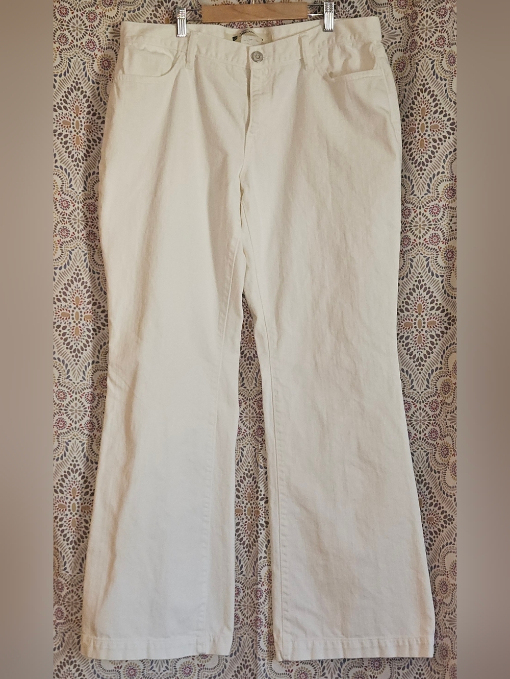 Gap - Long and Lean Off White Jean Flares Size 14R